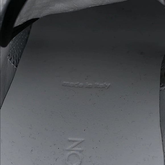 Men’s Louis Vuitton shoes - Picture 3 of 5